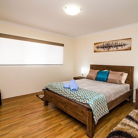 Busselton Holiday Home Bagian luar foto